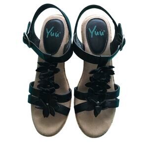 YUU Flowered Black Strappy 2 3/4" Heeled Sandals 7M Cork Wedge T Strap Roonie
